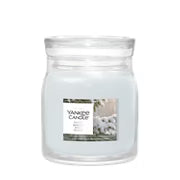SNOW KISSED PINE- Yankee Candle- Giara Media - signature - NATALE