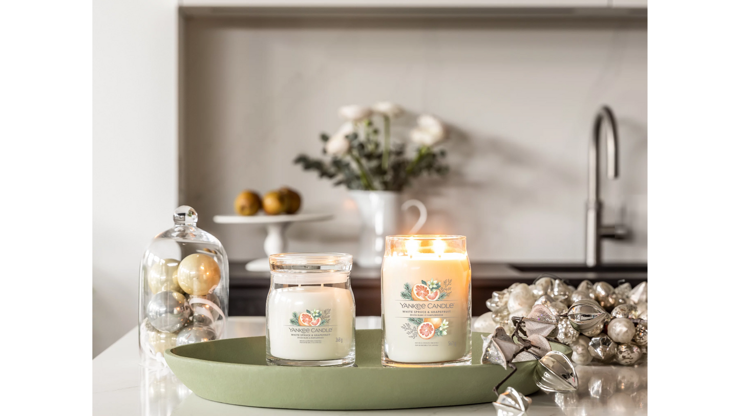 WHITE SPRUCE & GRAPEFRUIT -Signature - Yankee Candle- Giara Media - NATALE